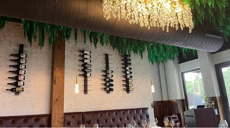 Why El Pama Tavern Is One of Fort Lauderdale’s Most Talked-About Dining Spots